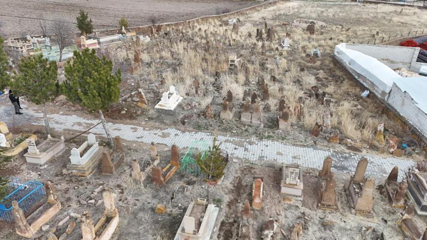 Fincan, ibrik ve hayat ağacı... Kayseri’de bin yıllık mezar taşlarının sır çözüldü! Semboller tek bir öne işaret ediyor