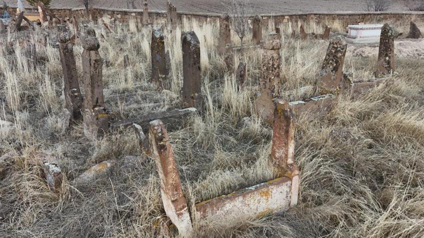 Fincan, ibrik ve hayat ağacı... Kayseri’de bin yıllık mezar taşlarının sır çözüldü! Semboller tek bir öne işaret ediyor