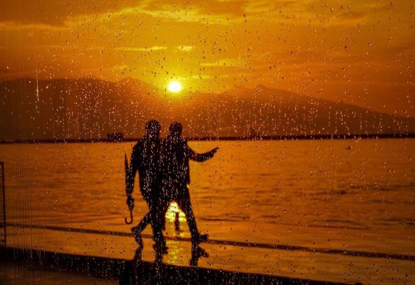 İzmir'de gün batımı nefes kesici görüntüler ortaya çıkardı