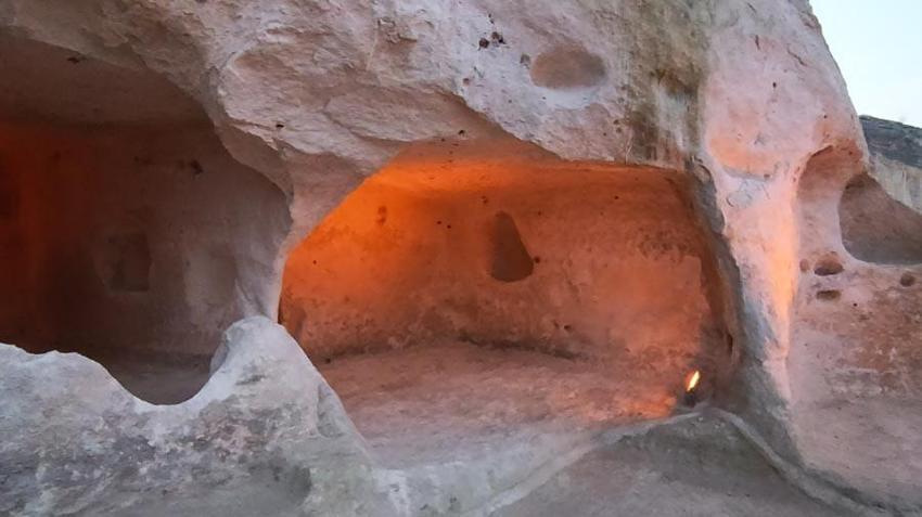 Batman tarihi Hasankeyf’teki 5 bin yıllık insan eliyle oluşturulmuş 10 mağara turizme açıldı