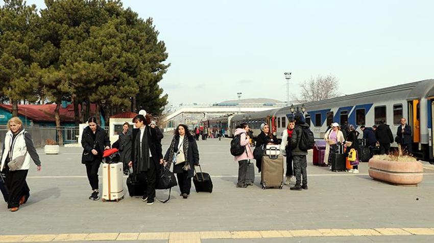 Van'a turist akını! Ekonomiye can suyu olacak, otellerde yer kalmadı