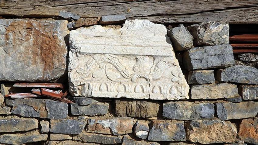Kastamonu'da 1700 Yıllık Roma hazinesinin üzerinde yaşıyorlar! Evlerinden çıktı, köylüler duvarlarına taşıdı