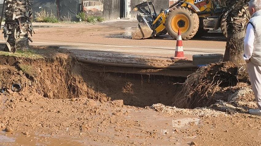 Sabah saatlerinde kabusu yaşadılar: 3 mahalle sular altında kaldı, yol çöktü