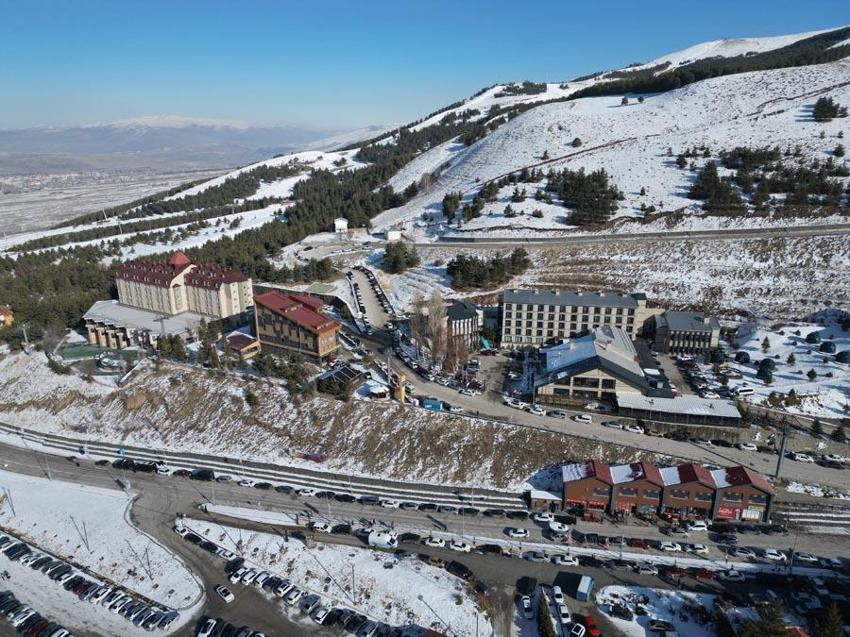 Palandöken'de yoğun kar yağışı görsel şölen oluşturdu