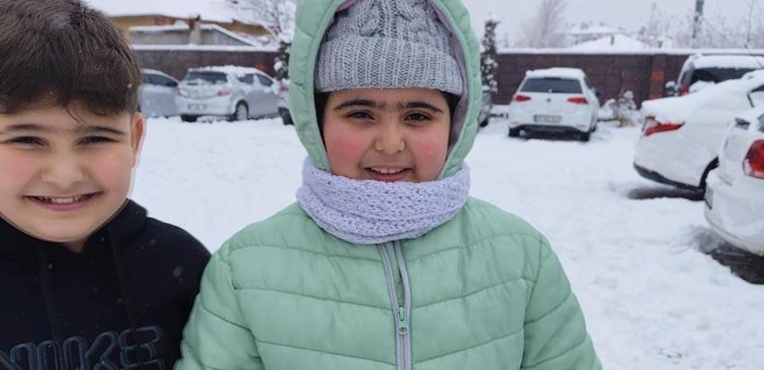 Erciş'te vatandaşlar sevinçli: Uzun zamandır kar yağmasını bekliyorduk