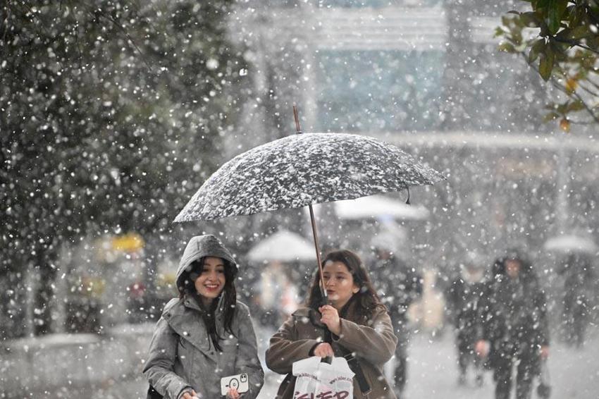 Yoğun kar yağışı ve yağmur kuvvetli geliyor! Meteoroloji'den hava durumu raporuyla 38 ili uyardı