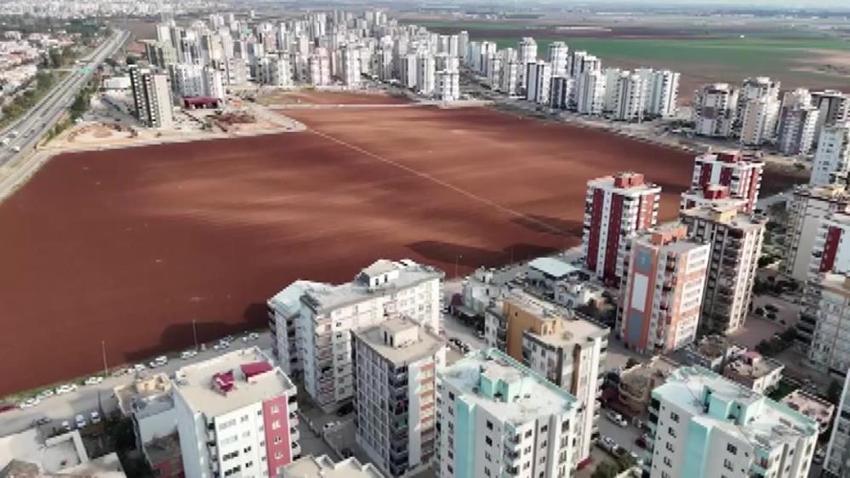 Adana'da herkese hava hoş! Apartmanlar arasına ekti, komşular şaşırdı