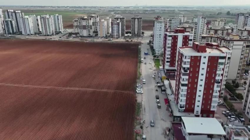 Adana'da herkese hava hoş! Apartmanlar arasına ekti, komşular şaşırdı