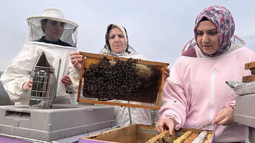 Önce anneye sonra da kızlarına 'yapamazsınız' dediler! 35 yıllık meslek aşkını kızlarına aşıladı