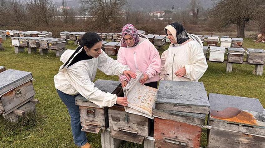 Önce anneye sonra da kızlarına 'yapamazsınız' dediler! 35 yıllık meslek aşkını kızlarına aşıladı