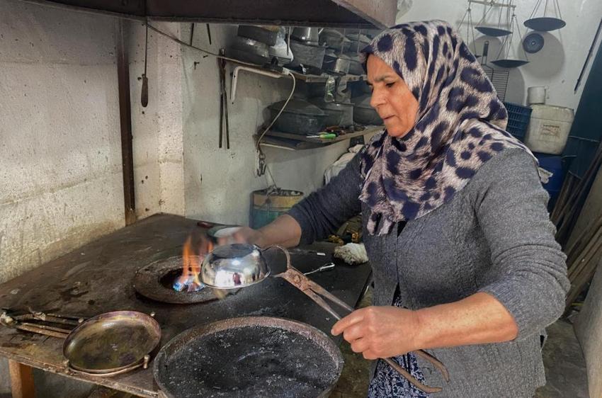 Bu işi yapan tek kadın Balıkesir'de! 50 yıldır mesleği icra ediyor