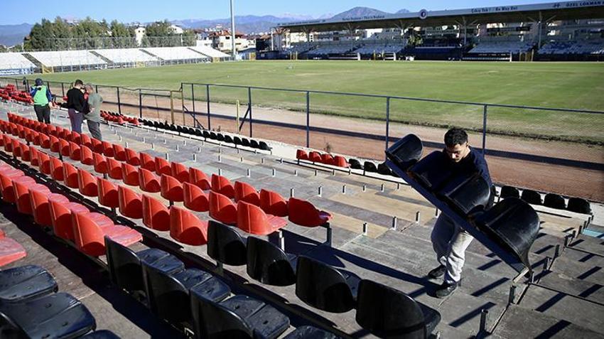 Fethiye İlçe Stadı'nda Galatasaray maçı hazırlığı devam ediyor! 3 bin kişilik portatif tribün kuruluyor