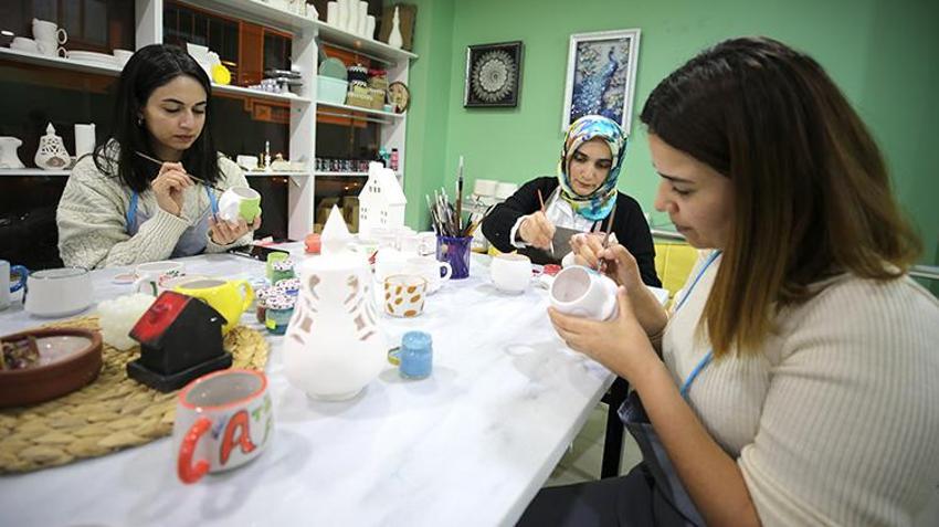 Muş'ta bir yılda iki defa kanseri yenen kadın açtığı atölye ile hayata tutunuyor