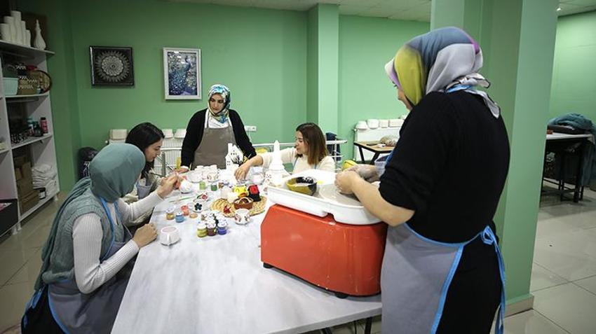 Muş'ta bir yılda iki defa kanseri yenen kadın açtığı atölye ile hayata tutunuyor