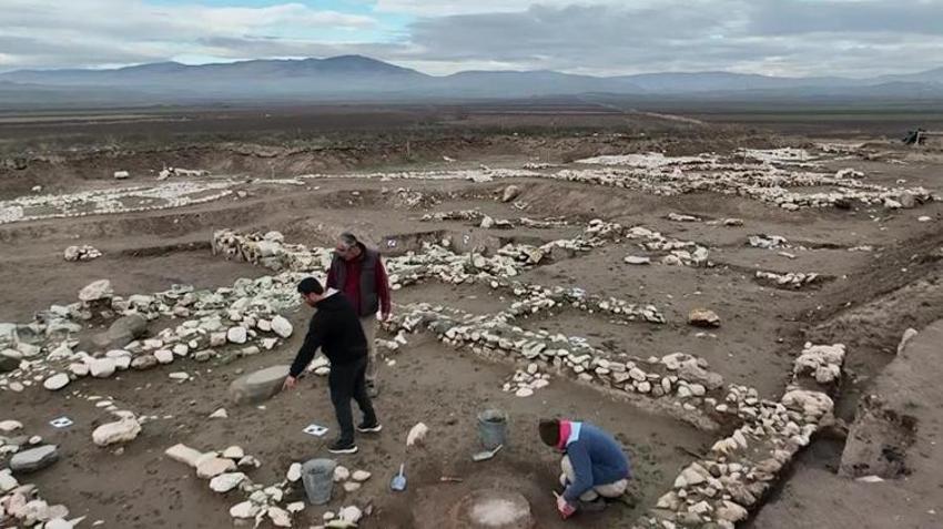 Amasya'da Fenikelilerin izine rastlandı: İnsan başlı cam boncuklar ve küpten bebek mezarları bulundu