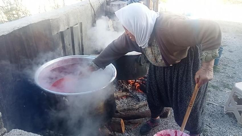 İmece usulü üretiliyor, yıllarca bozulmuyor: Mersinli kadınların yeni gelir kapısı oldu