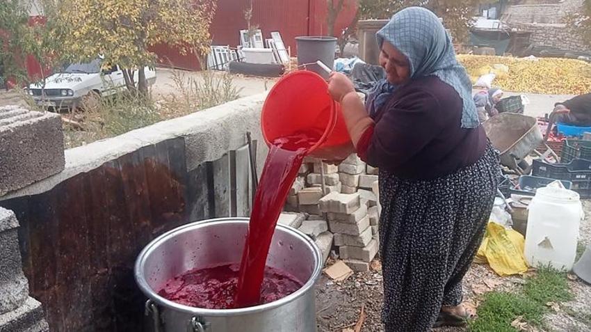 İmece usulü üretiliyor, yıllarca bozulmuyor: Mersinli kadınların yeni gelir kapısı oldu