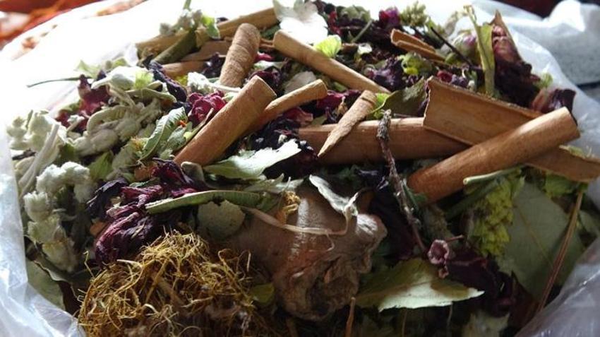 Gaziantepliler kapış kapış alıyor! 10 bitkinin karışımıyla yapılıyor: Öksürüğü bıçak gibi kesiyor