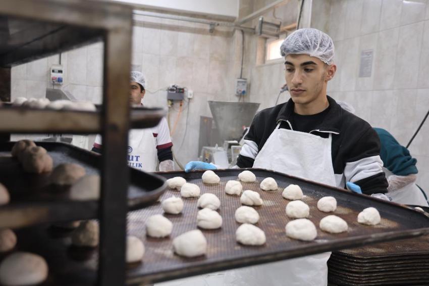 Elazığ'da fabrika gibi okul! Bir yılda tam 19 milyon lira ciro yaptı: Öğrenciler hem okuyor hem de para kazanıyorlar