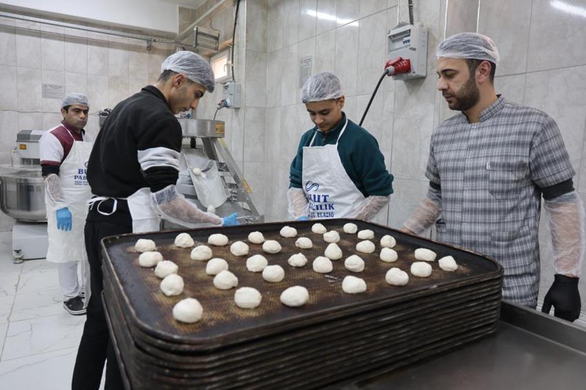 Elazığ'da fabrika gibi okul! Bir yılda tam 19 milyon lira ciro yaptı: Öğrenciler hem okuyor hem de para kazanıyorlar