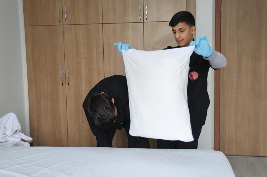 Elazığ'da fabrika gibi okul! Bir yılda tam 19 milyon lira ciro yaptı: Öğrenciler hem okuyor hem de para kazanıyorlar