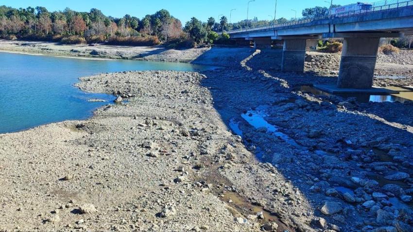 Adana'da sular çekilince gerçek ortaya çıktı! Görenleri isyan ettiren görüntü: Zehir akıyor