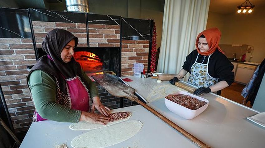 Mevsimlik işçi olarak Bursa'ya ayak bastı! Kendi işinin patronu oldu: 'Burada iş yapamazsın' diyenlere kulak asmadı