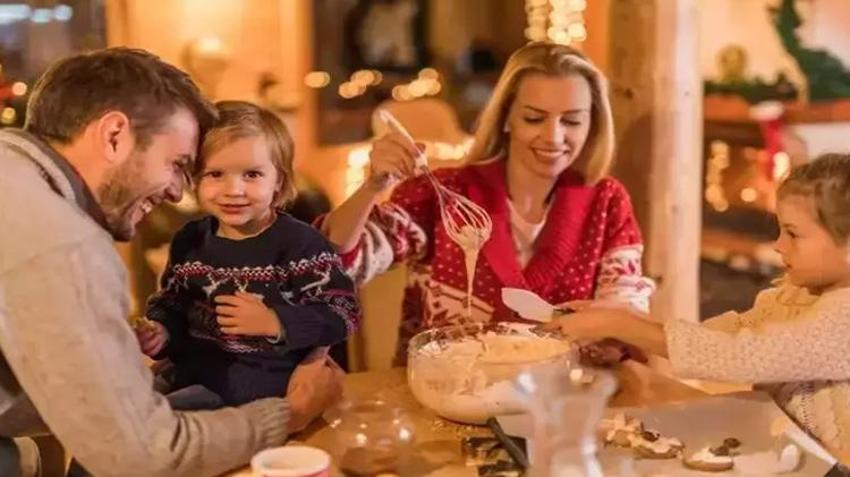 Aileye yeni yıl mesajları 2026: Anne, baba, kardeş ve aile büyükleri için anlamlı dilekler