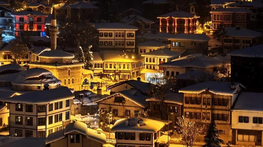 Karabük'ün Safranbolu tarihi konakları karla kaplandı