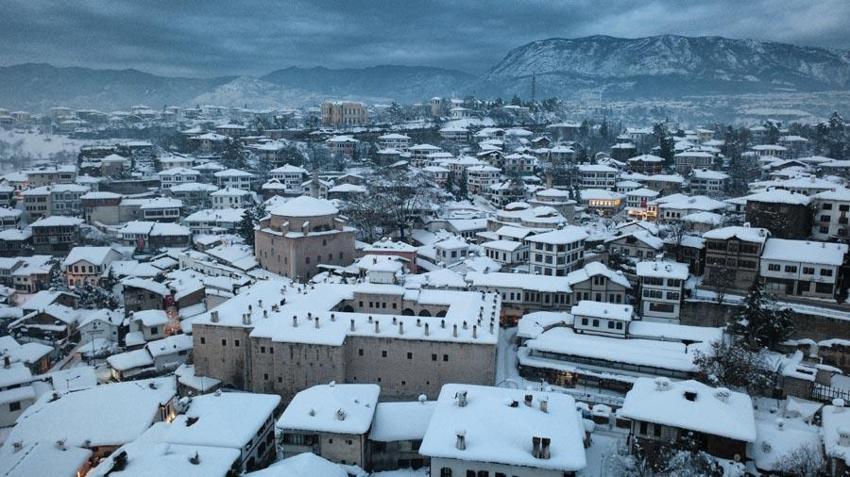 Karabük'ün Safranbolu tarihi konakları karla kaplandı