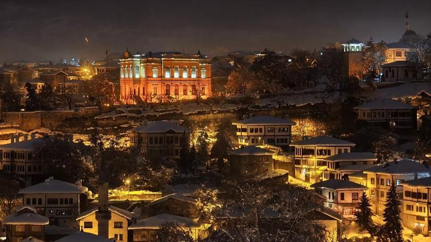 Karabük'ün Safranbolu tarihi konakları karla kaplandı