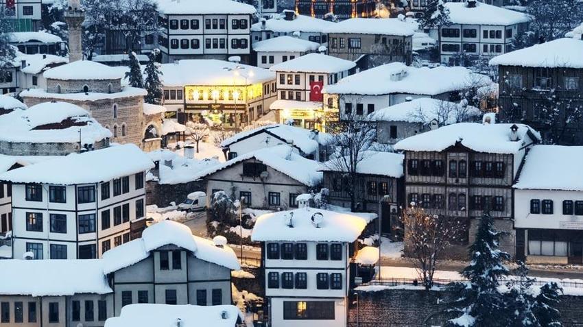 Karabük'ün Safranbolu tarihi konakları karla kaplandı