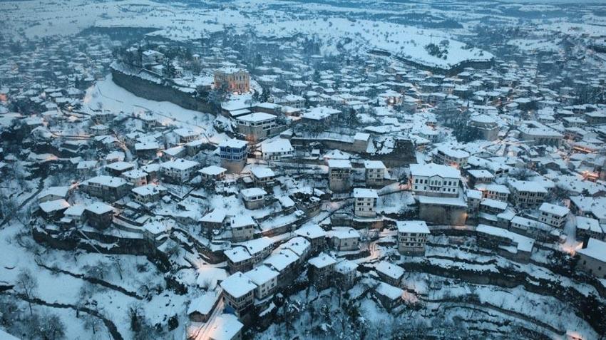 Karabük'ün Safranbolu tarihi konakları karla kaplandı