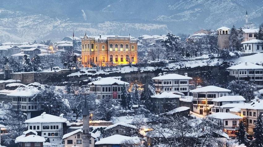 Karabük'ün Safranbolu tarihi konakları karla kaplandı