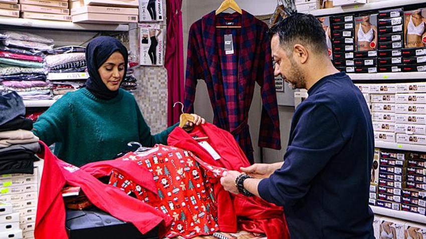 Adana'da kırmızı iç çamaşırı satışında talep patlaması yaşanıyor