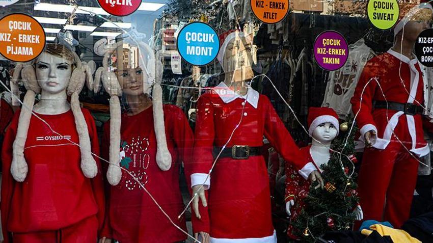 Adana'da kırmızı iç çamaşırı satışında talep patlaması yaşanıyor