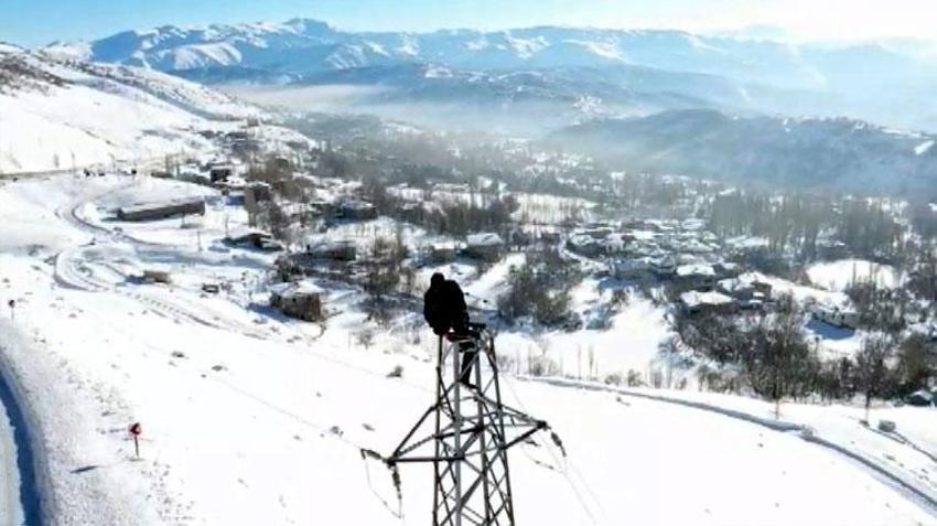 Bitlis'te zorlu şartlarda kış mesaisi! Dondurucu soğuğa rağmen durmadılar