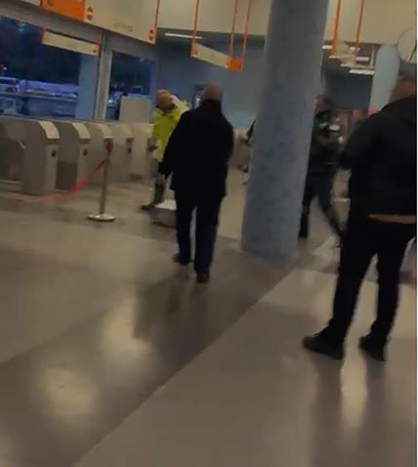 Çukurova'da dehşet anları! Metro turnikeleri önünde güvenlik görevlileri ve vatandaşlara saldırı anı kamerada