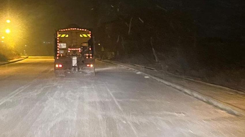 Malatya'da ekiplerin karla mücadele çalışması: 149 mahalle yolu ulaşıma kapandı