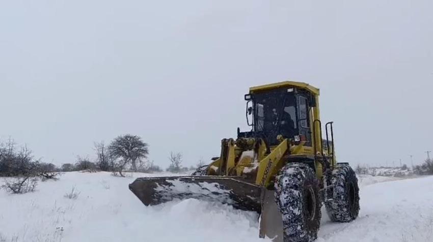 Malatya'da ekiplerin karla mücadele çalışması: 149 mahalle yolu ulaşıma kapandı