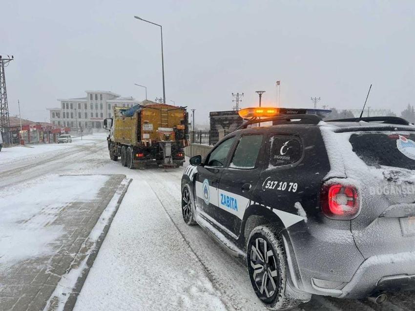Malatya'da ekiplerin karla mücadele çalışması: 149 mahalle yolu ulaşıma kapandı