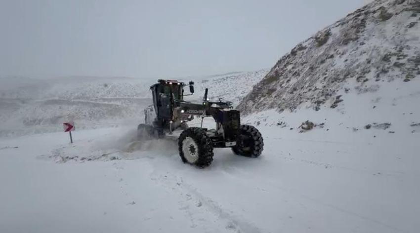 Malatya'da ekiplerin karla mücadele çalışması: 149 mahalle yolu ulaşıma kapandı