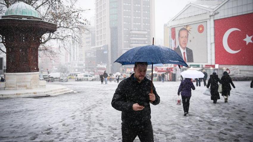 Bursa yoğun kar yağışıyla beyaza büründü! İşte şehir merkezinden kar manzaraları…