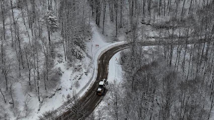 Bursa yoğun kar yağışıyla beyaza büründü! İşte şehir merkezinden kar manzaraları…