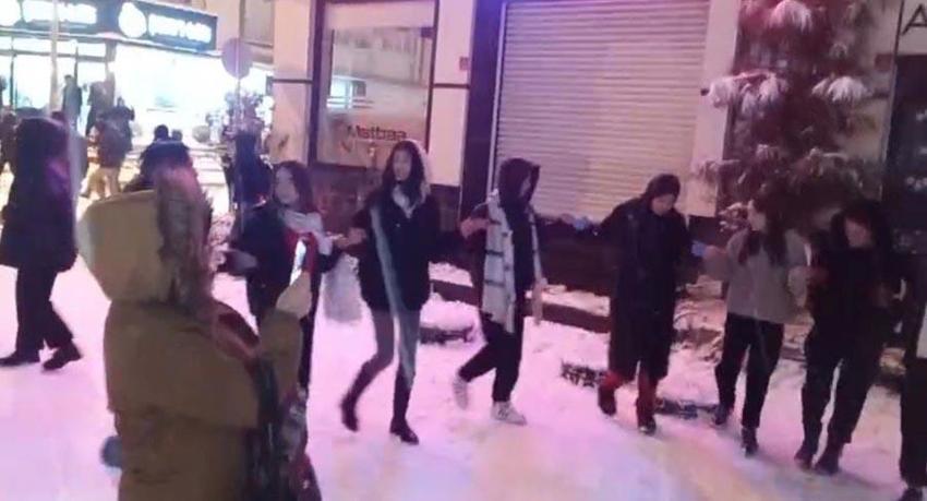 Batman’a yıllar sonra gelen kar kentte bayram havası yaşattı: Davul zurna, halay ve kızak keyfi