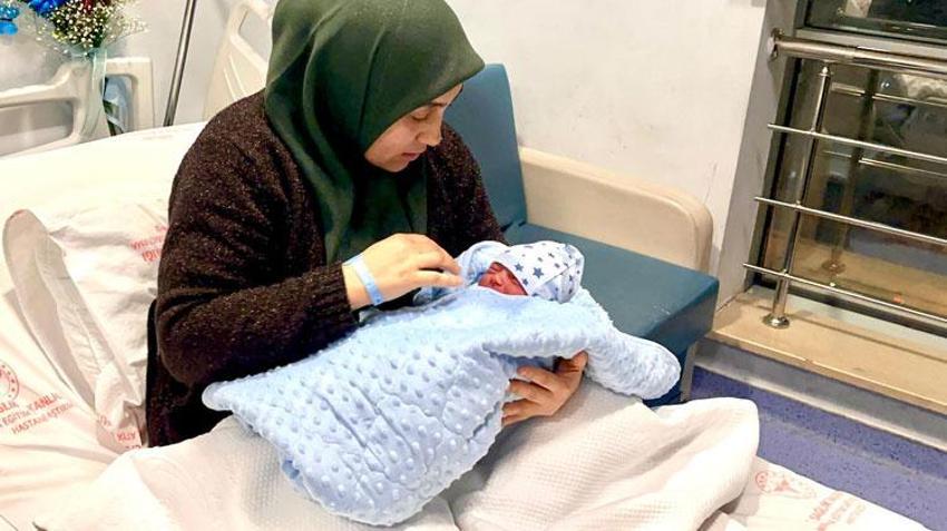 Malatya'da yeni yılın ilk bebeği 'Muhammed Ali' 00.08'de dünyaya geldi