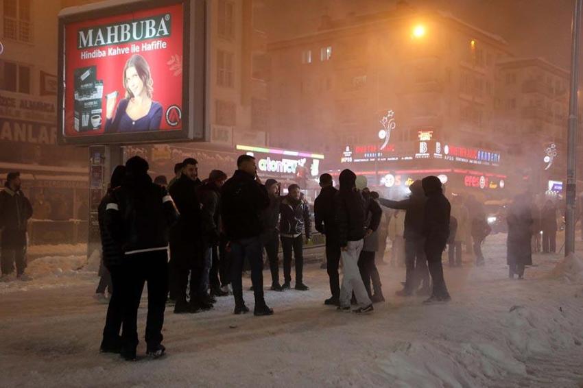 Gaziantep’te yeni yıl kutlamaları sokaklara taştı