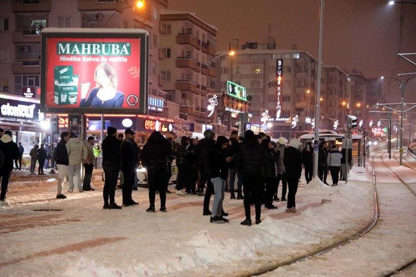 Gaziantep’te yeni yıl kutlamaları sokaklara taştı