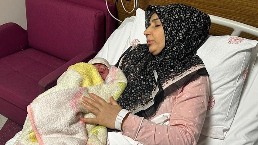 Elazığ'da 2026 yılının ilk bebekleri! Fethi Sekin Şehir Hastanesi'nden tatlı kareler