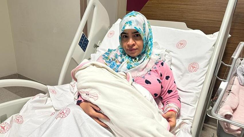 Elazığ'da 2026 yılının ilk bebekleri! Fethi Sekin Şehir Hastanesi'nden tatlı kareler